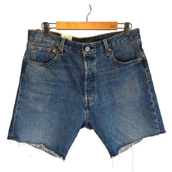 Levi's 501 NWT Long Length Raw Hem Shorts - size 34 - Picture 1 of 5